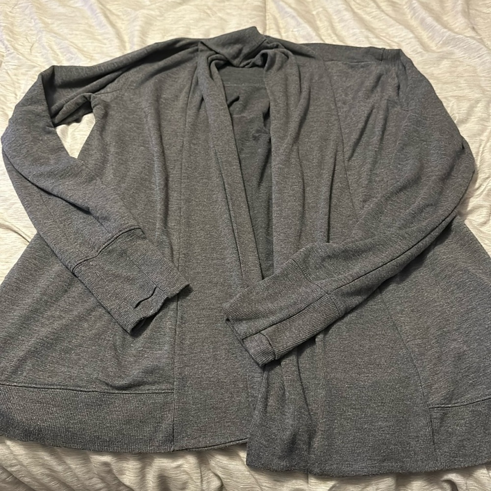 Woman’s Tek Gear athletic cardigan. Size x small.